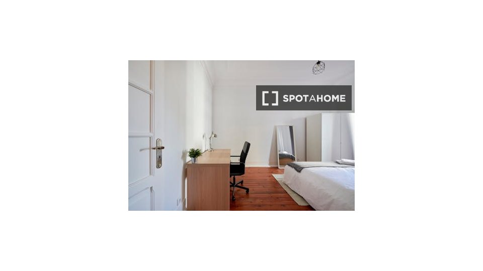 Double room Lisbon, 4 beds — photo 9