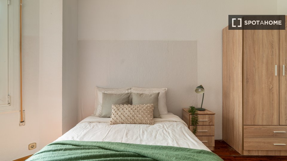 Double room Barcelona, 5 beds, 115m² — photo 9