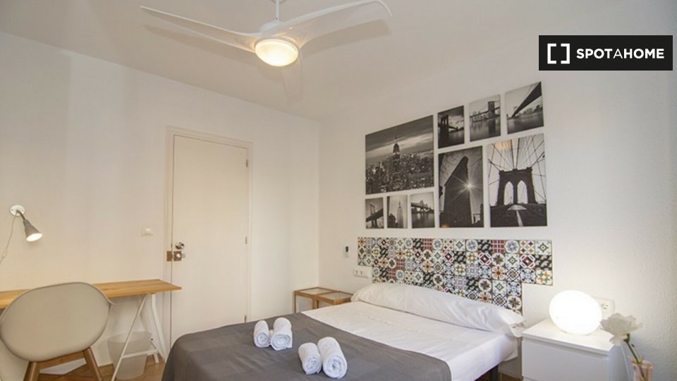 Double room Valencia, 3 beds, 90m² — photo 11