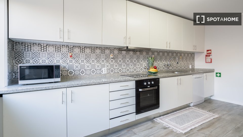 Apartment Porto, 4 beds, 120m² — photo 8