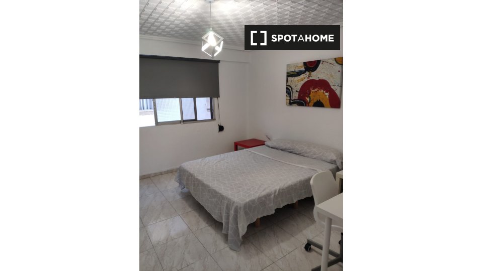 Double room Valencia, 3 beds, 85m² — photo 5