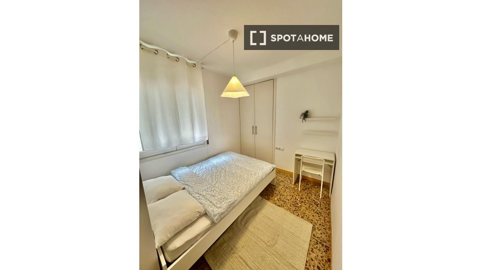 Double room Barcelona, 3 beds, 135m² — photo 15