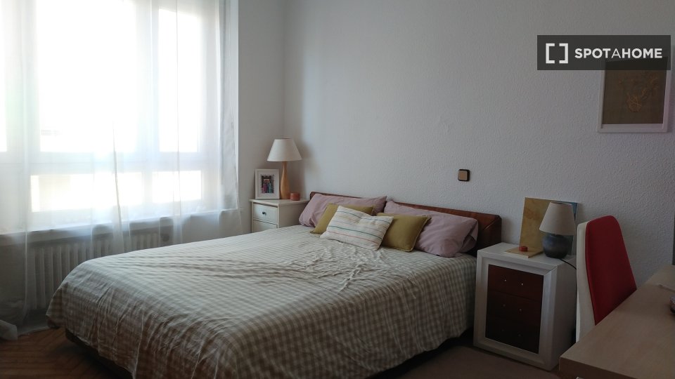 Double room Madrid, 3 beds, 140m² — photo 4