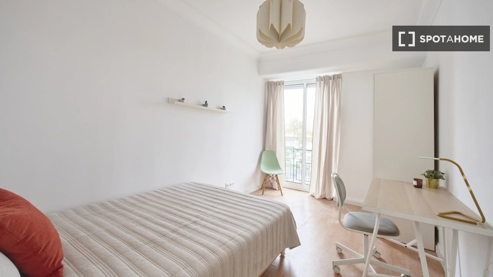 Double room Lisbon, 6 beds — photo 11