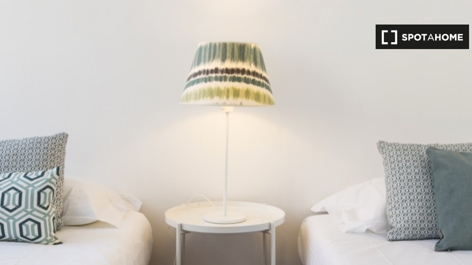 Double room Lisbon, 5 beds — photo 13