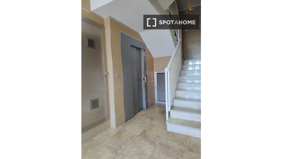 Apartment Alicante, 4 beds, 100m² — photo 12