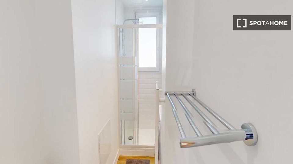 Double room Paris, 5 beds, 110m² — photo 1