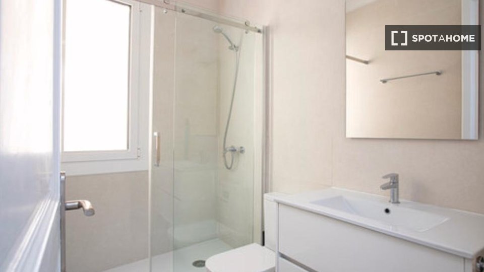 Double room Barcelona, 4 beds, 75m² — photo 4