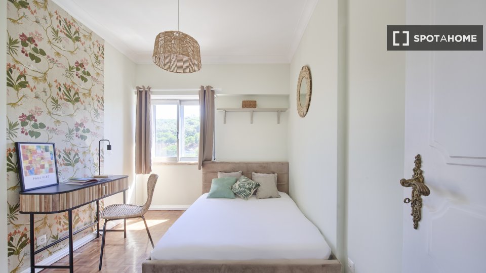 Double room Lisbon, 5 beds — photo 17