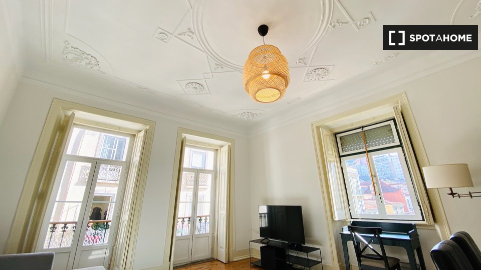 Apartment Lisbon, 2 beds, 75m² — photo 3