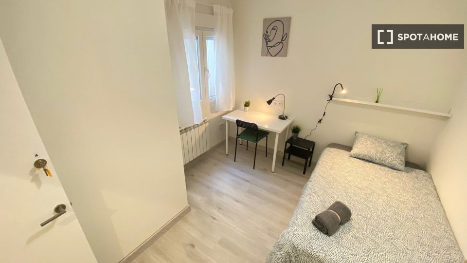 Double room Madrid, 4 beds — photo 11