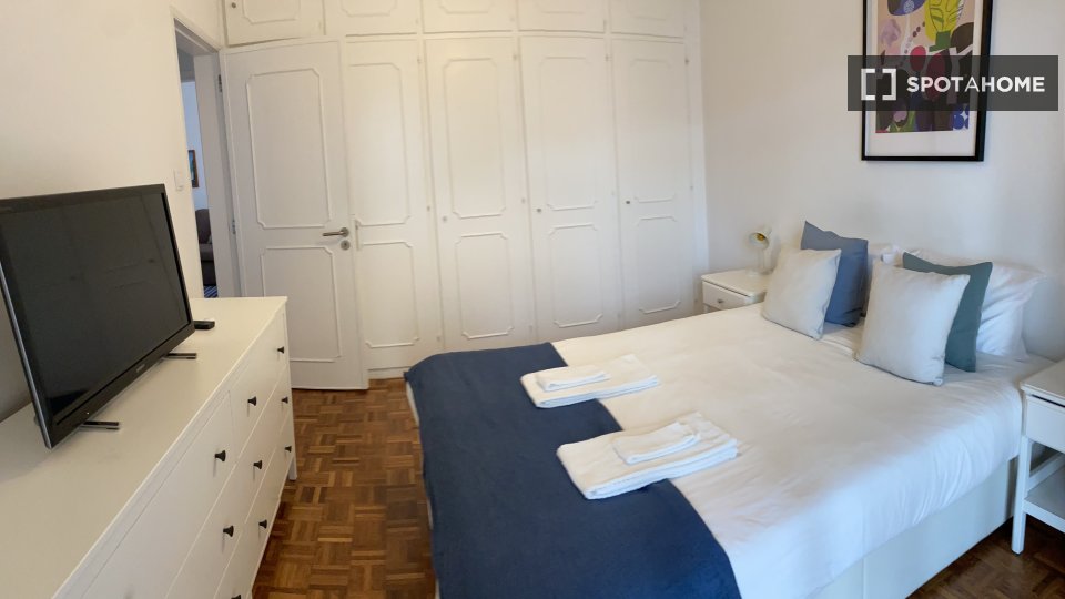 Apartment Lisbon, 2 beds, 70m² — photo 2