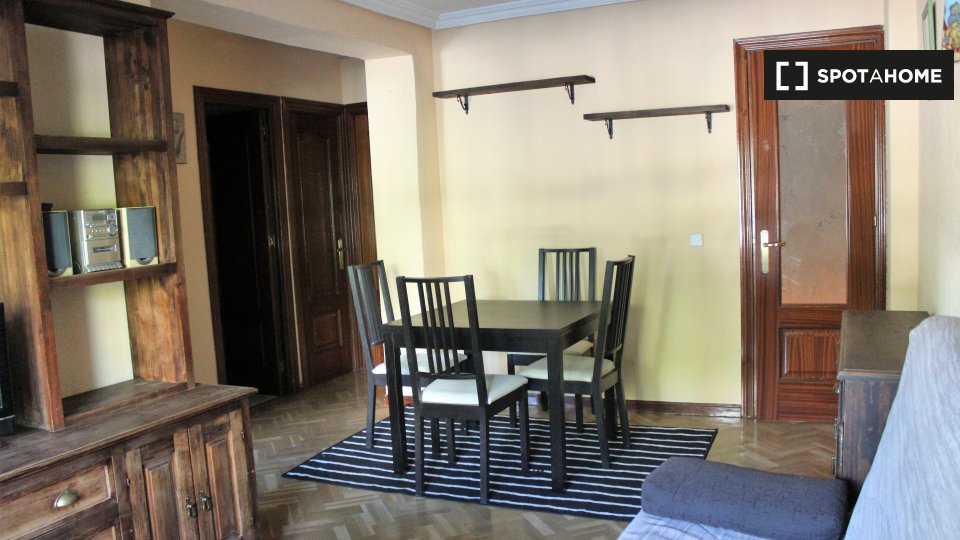Double room Madrid, 3 beds, 70m² — photo 3