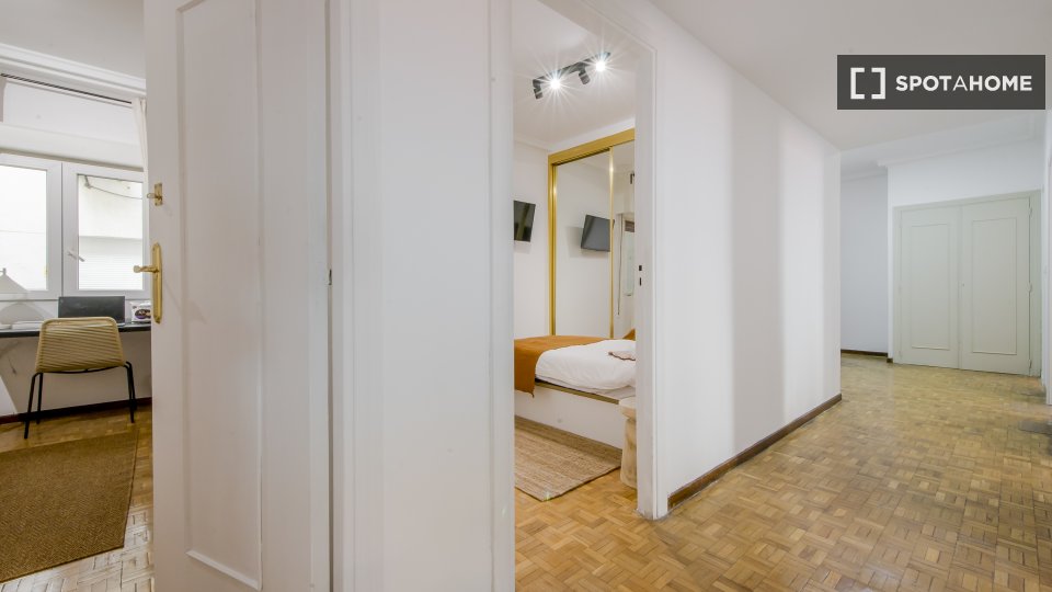 Double room Madrid, 8 beds — photo 10