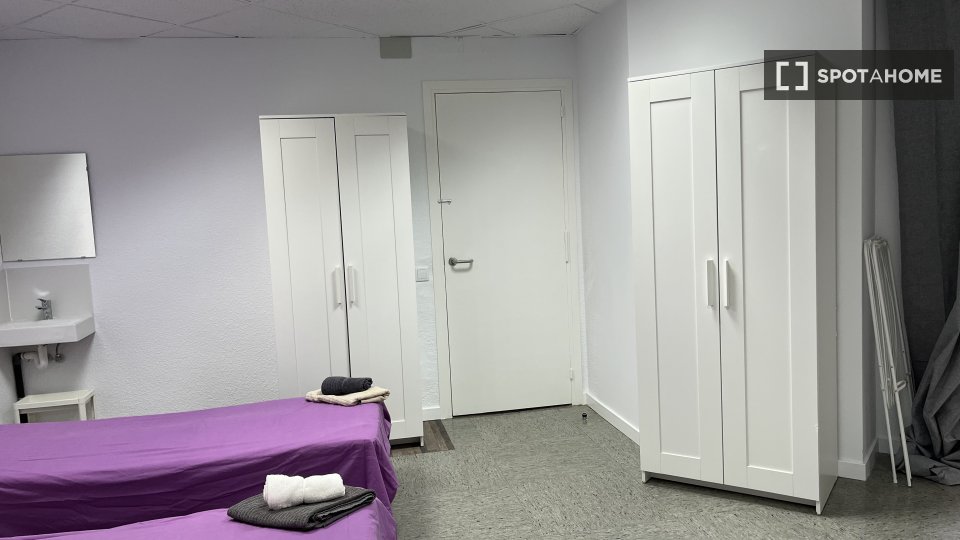Double room Barcelona, 13 beds, 290m² — photo 9