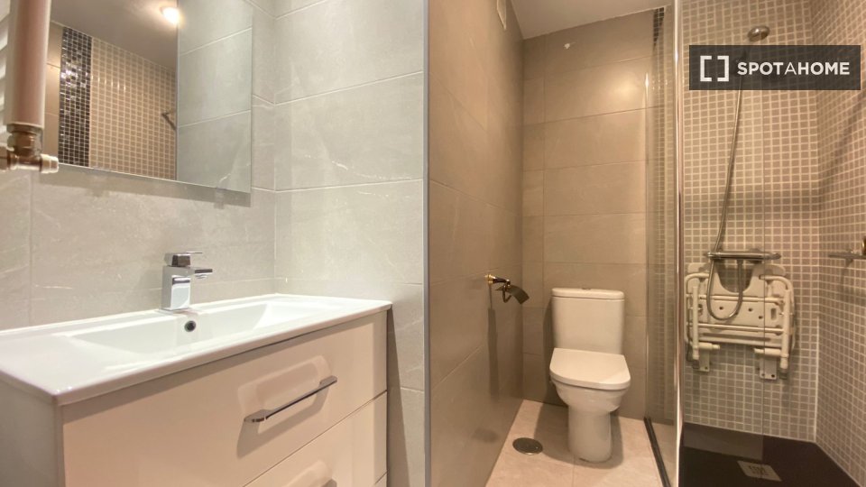 Double room Madrid, 6 beds — photo 10