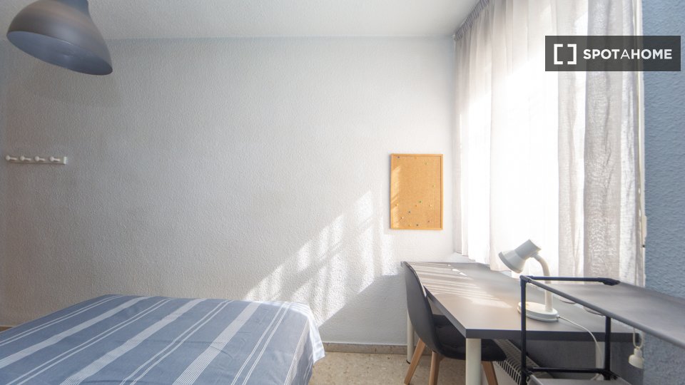 Double room Granada, 4 beds — photo 23