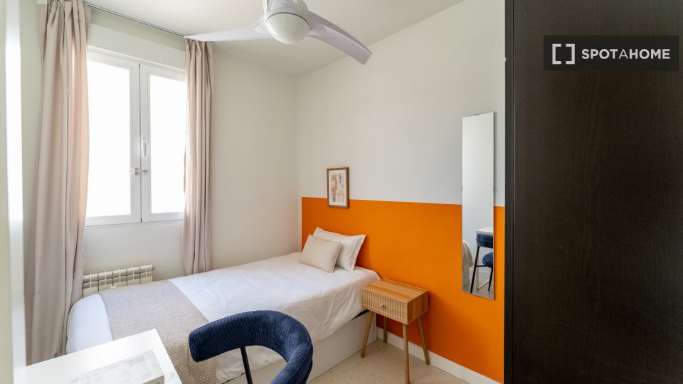Double room Madrid, 3 beds — photo 2