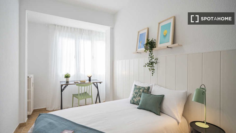 Se alquila habitación en piso compartido en Valdeacederas, Madrid