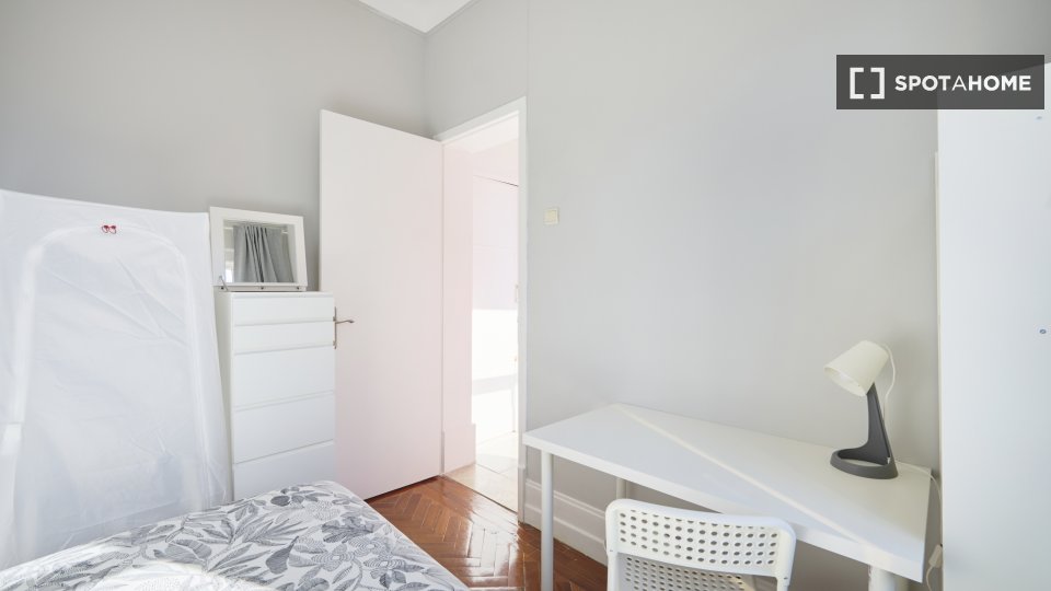 Double room Lisbon, 16 beds — photo 14