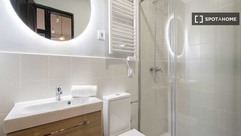 Double room Madrid, 6 beds — photo 27