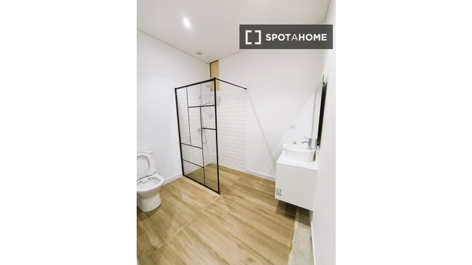 Apartment Lisbon, 2 beds, 105m² — photo 10
