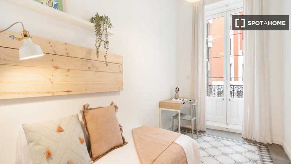 Double room Madrid, 7 beds — photo 20