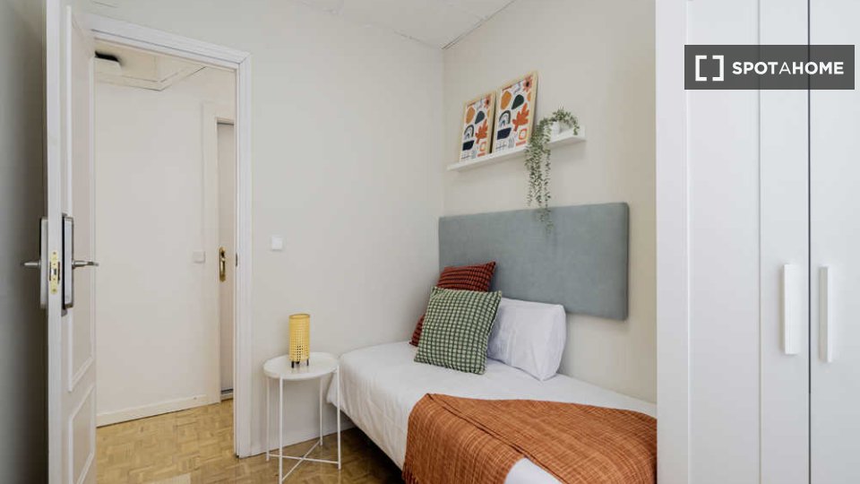 Double room Madrid, 8 beds — photo 8