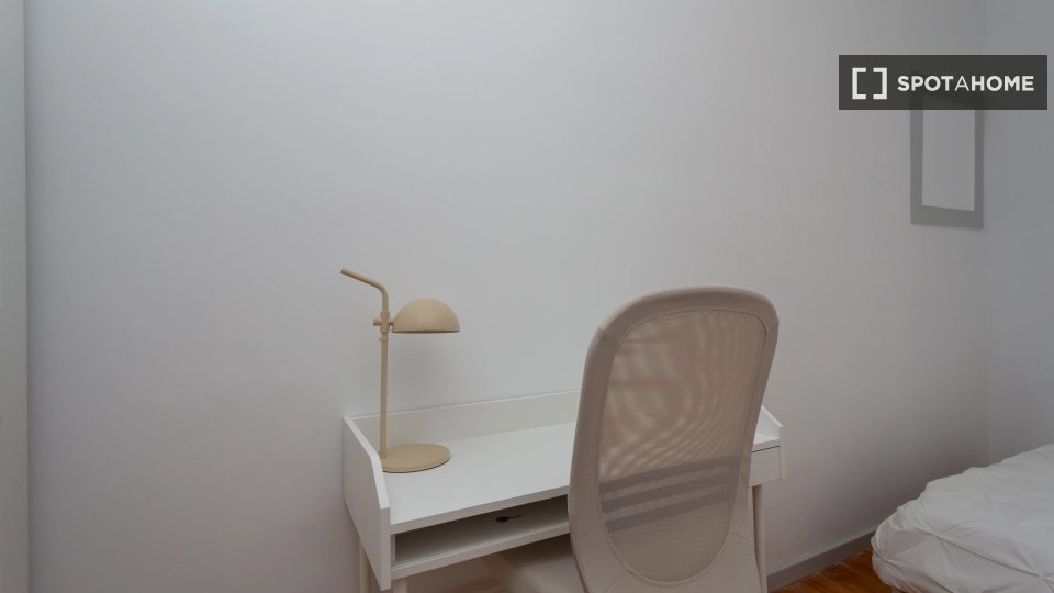 Double room Lisbon, 5 beds — photo 12