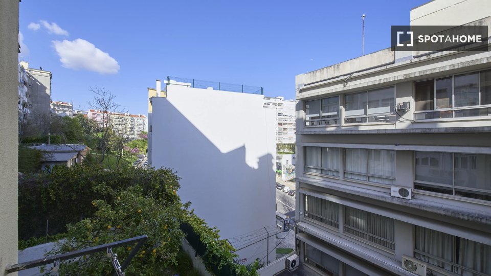 Double room Lisbon, 5 beds — photo 7
