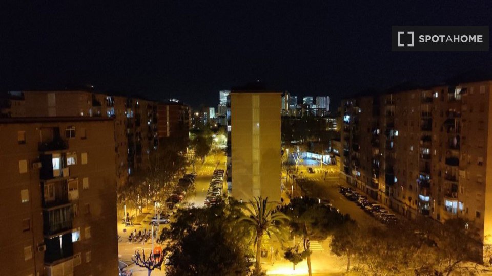 Double room Barcelona, 3 beds, 74m² — photo 7