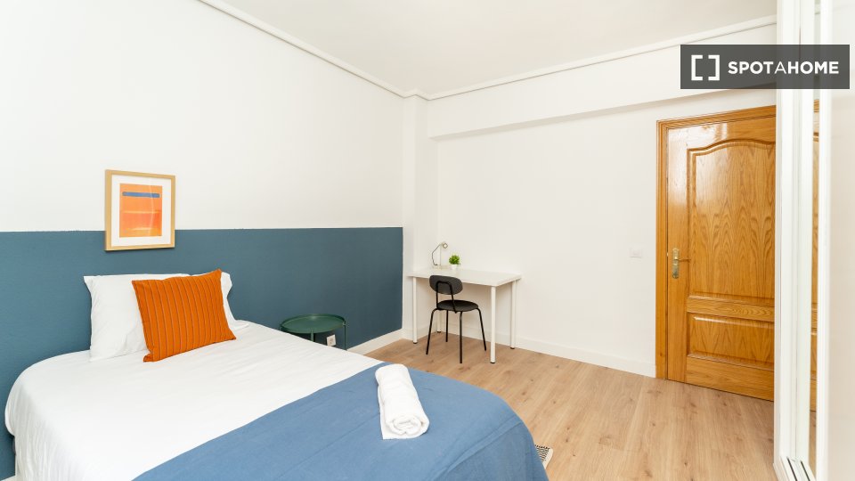 Double room Madrid, 5 beds — photo 17