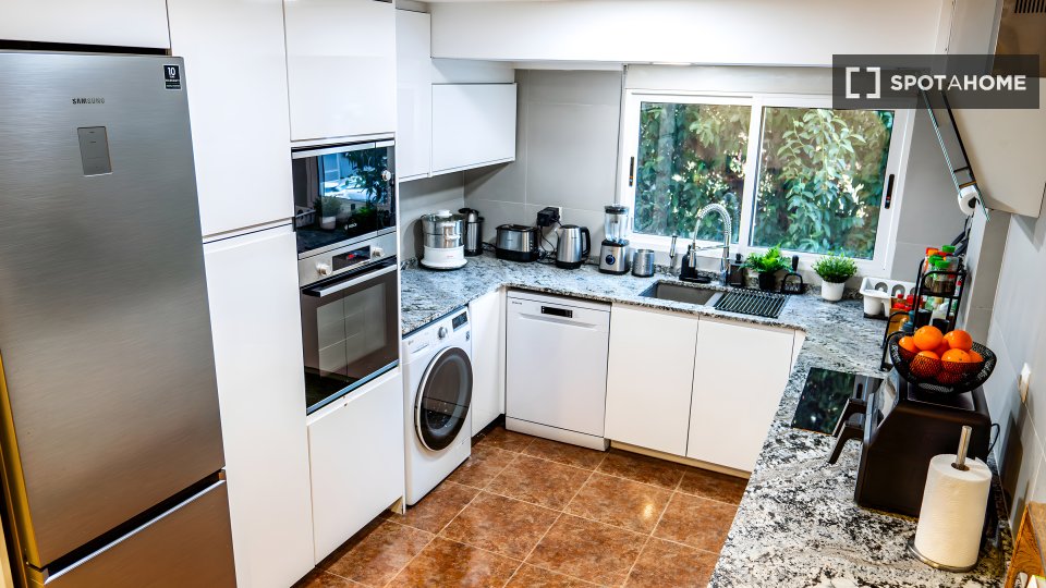 Double room Valencia, 4 beds, 90m² — photo 14