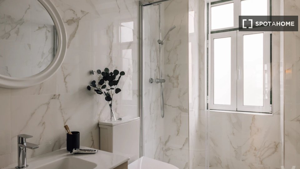 Apartment Lisbon, 2 beds, 115m² — photo 15