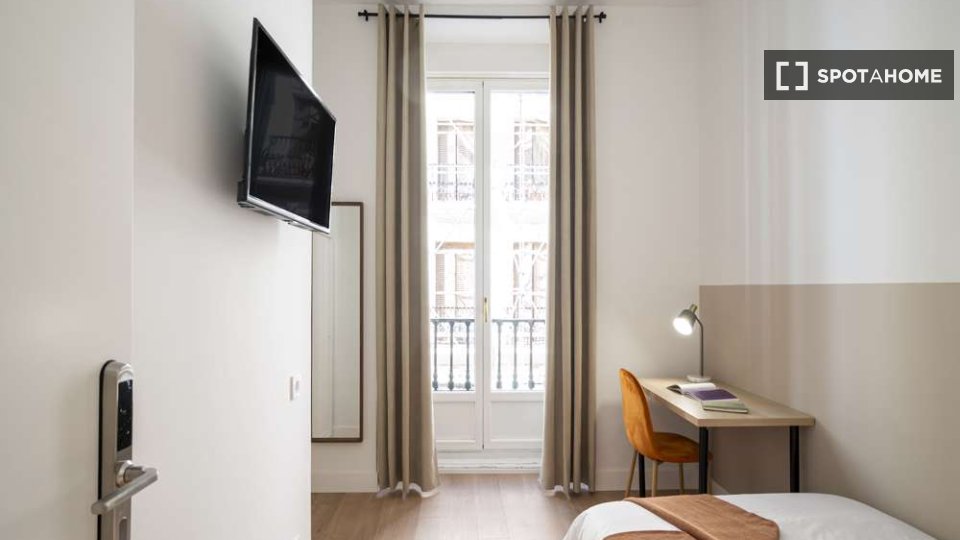 Double room Madrid, 16 beds — photo 24