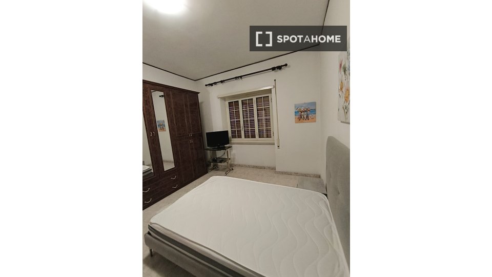 Double room Rome, 3 beds — photo 12