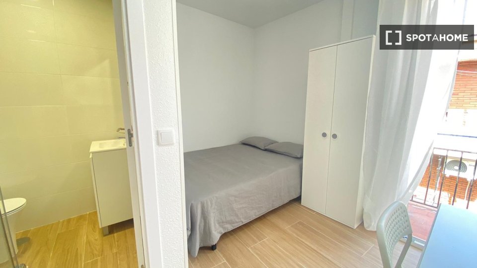 Chambre double Madrid, 5 chambres — photo 17