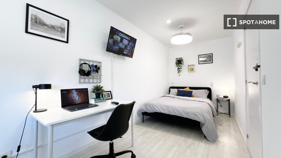 Double room Madrid, 5 beds — photo 17