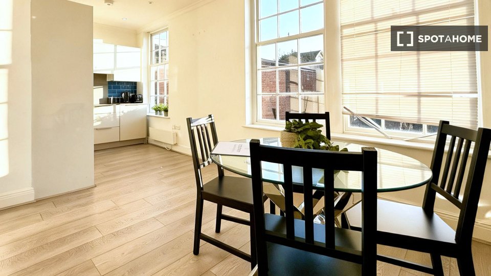 Apartment London, 2 beds — photo 16