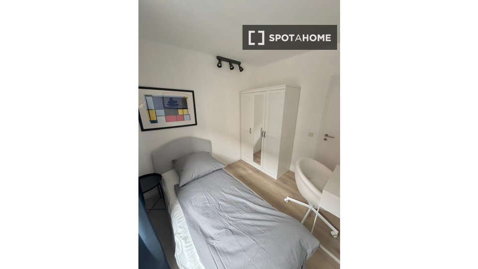 Double room Dusseldorf, 4 beds, 100m² — photo 40