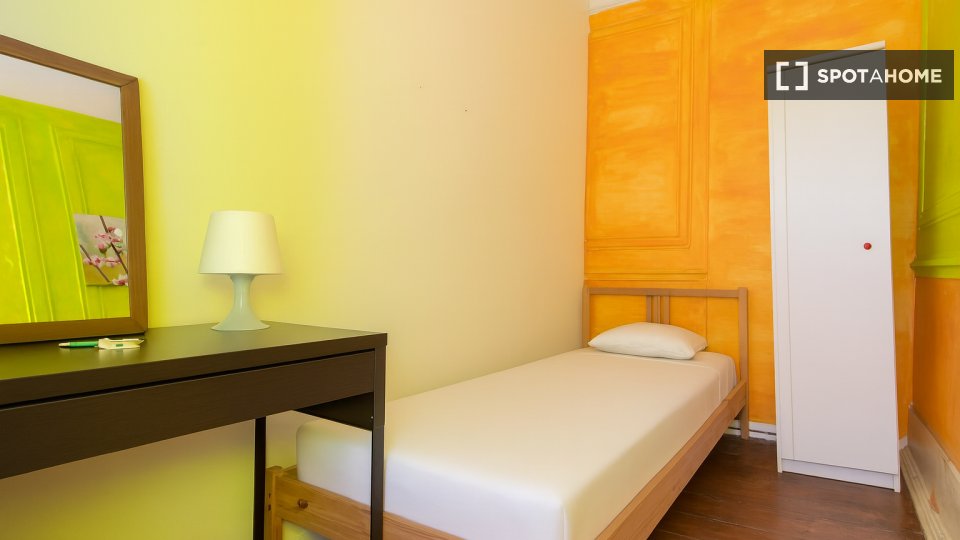 Double room Lisbon, 8 beds — photo 37