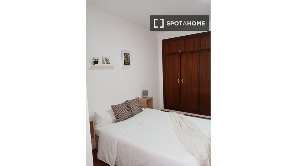 Double room Madrid, 5 beds — photo 13