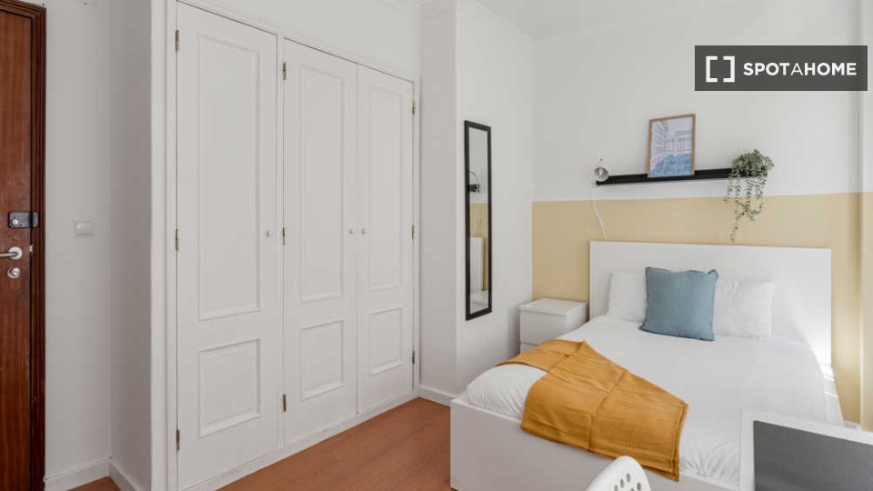 Double room Lisbon, 5 beds, 100m² — photo 9