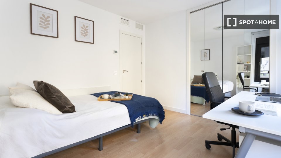 Double room Madrid, 6 beds, 150m² — photo 12