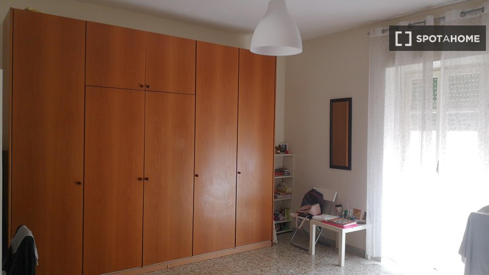 Double room Naples, 3 beds — photo 6