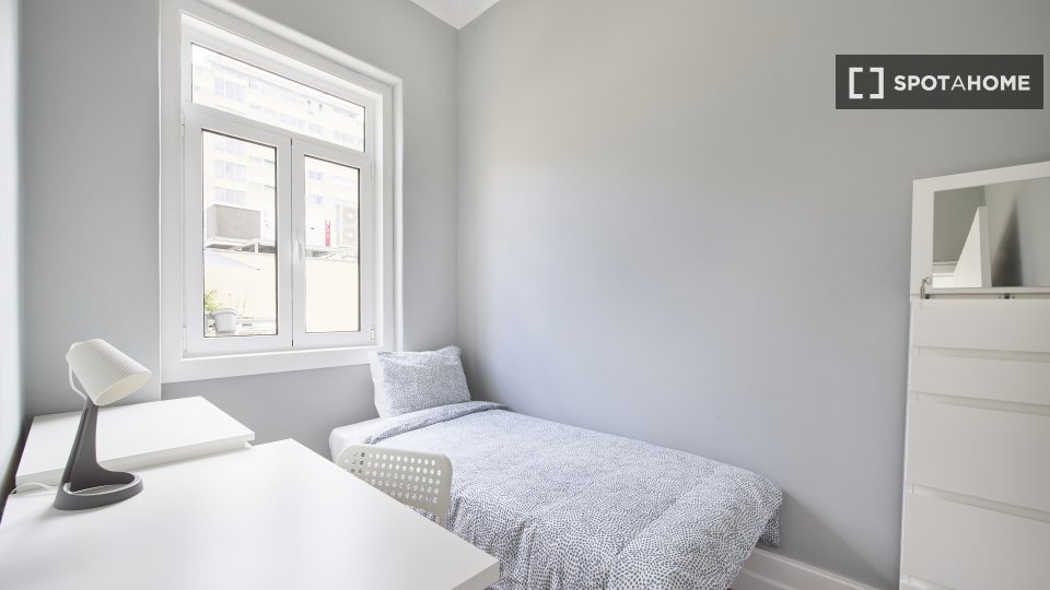 Double room Lisbon, 14 beds — photo 36