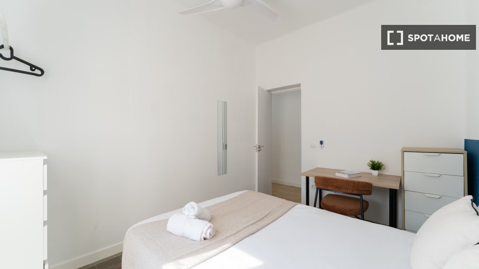Double room Madrid, 6 beds — photo 19