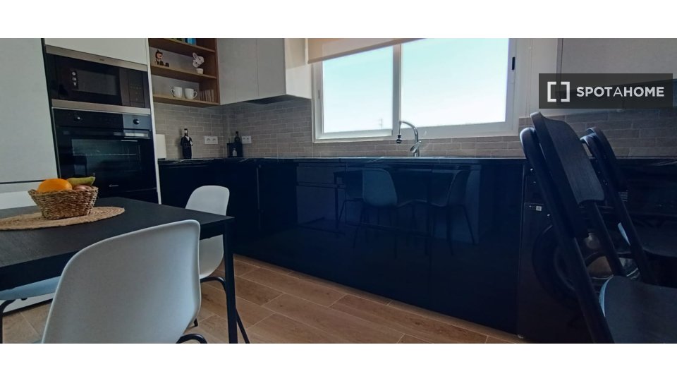 Double room Valencia, 5 beds, 105m² — photo 2