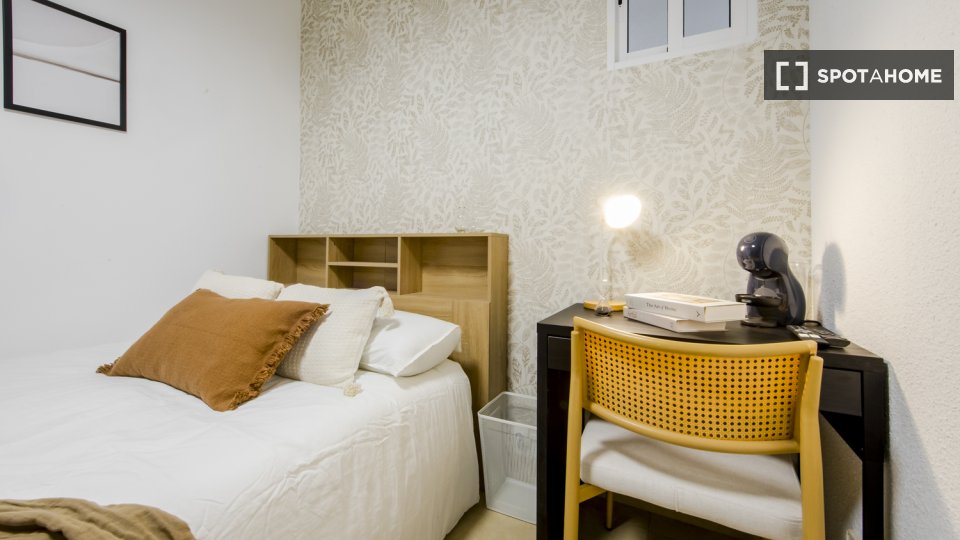 Double room Madrid, 7 beds, 113m² — photo 3