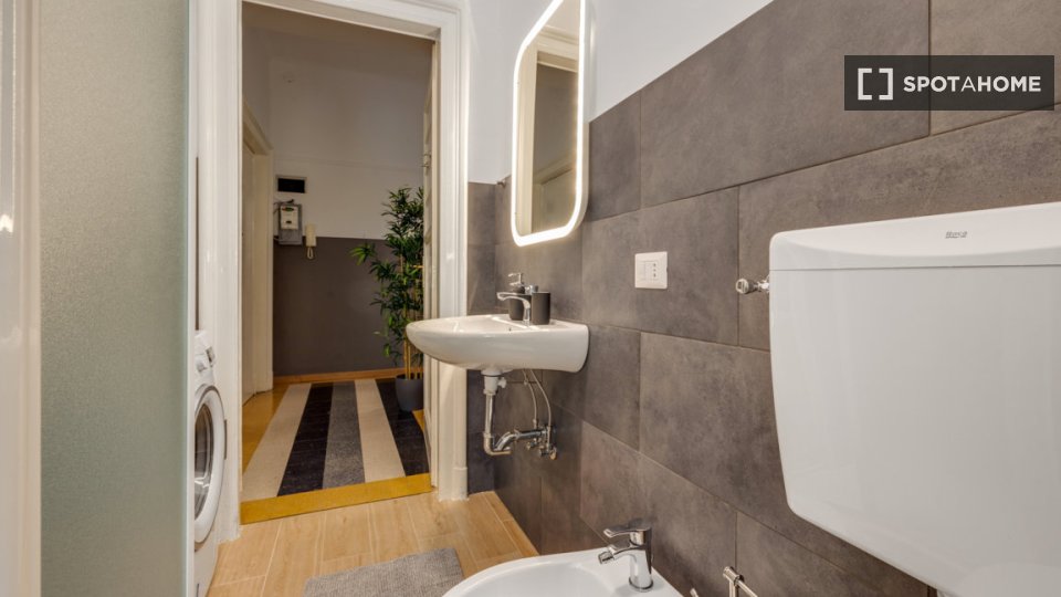 Double room Milan, 3 beds, 89m² — photo 15